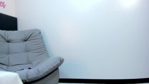 sophieharris__ online show from 02.01.25