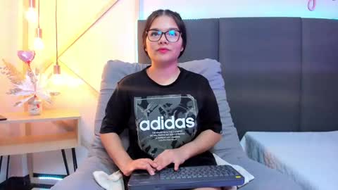 sophieharris__ online show from 02.22.25