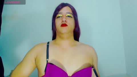 Snapshot of sophiehillsxo chatting on 05.11.26 sophiehillsxo online show from 05.11.26