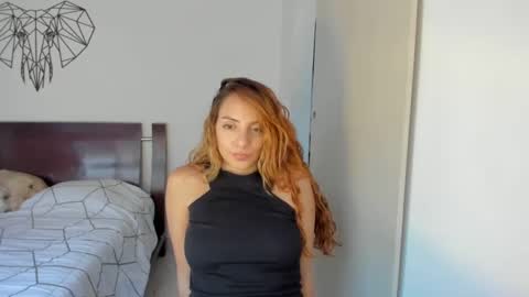 Snapshot of sophielatina chatting on 01.18.25 Sophia online show from 01.18.25