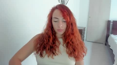 Snapshot of sophielatina chatting on 09.26.25 Sophia online show from 09.26.25