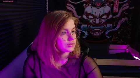 Snapshot of sophiemure chatting on 05.09.26 Sophie online show from 05.09.26