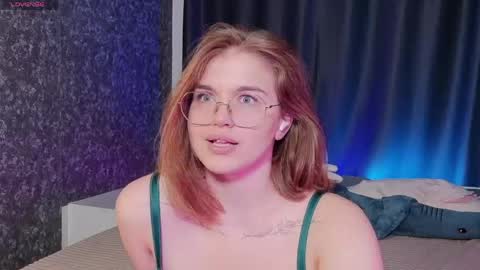 Snapshot of sophiemure chatting on 05.28.26 Sophie online show from 05.28.26