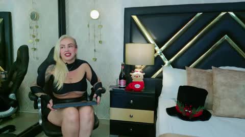 Snapshot of sophiewinslow chatting on 11.07.25 SophieWinslow online show from 11.07.25