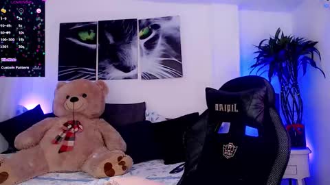 Sophie Sweet online show from 02.01.25