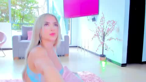 Snapshot of sophijonnes chatting on 01.24.25 YULITZA online show from 01.24.25