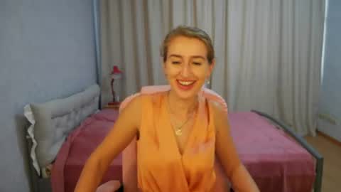 Snapshot of sophilorens chatting on 07.20.26 Sophi online show from 07.20.26