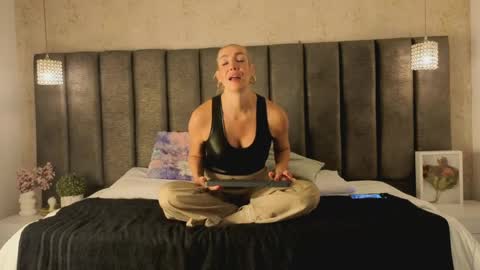 Snapshot of sophimariin chatting on 05.11.26 Sophi online show from 05.11.26