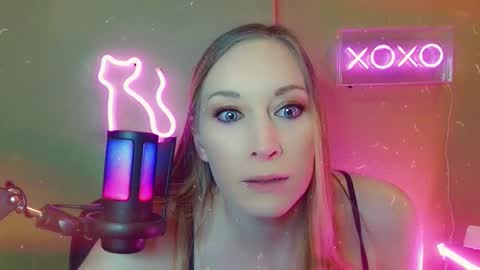 Snapshot of sophuckit chatting on 11.15.25 Soph online show from 11.15.25