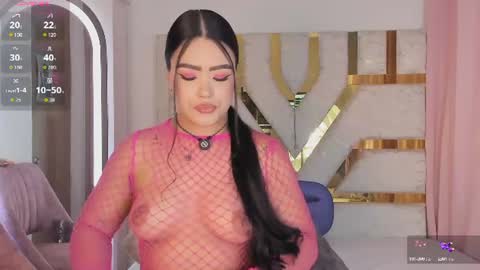 Snapshot of sophy_champagne chatting on 06.16.26 sophy online show from 06.16.26