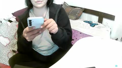 Snapshot of sophy_lov3 chatting on 10.21.25 Sophy online show from 10.21.25