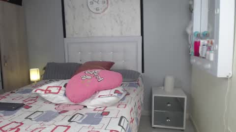 Snapshot of sopphiefox chatting on 12.18.24 Sofia online show from 12.18.24