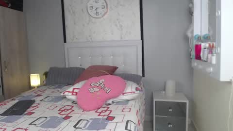 Snapshot of sopphiefox chatting on 12.19.24 Sofia online show from 12.19.24