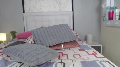 Snapshot of sopphiefox chatting on 12.20.24 Sofia online show from 12.20.24