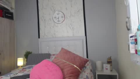 Snapshot of sopphiefox chatting on 01.25.25 Sofia online show from 01.25.25