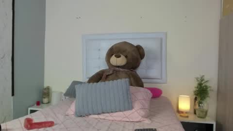 Snapshot of sopphiefox chatting on 10.03.25 Sofia online show from 10.03.25