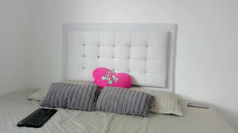 Snapshot of sopphiefox chatting on 10.21.25 Sofia online show from 10.21.25