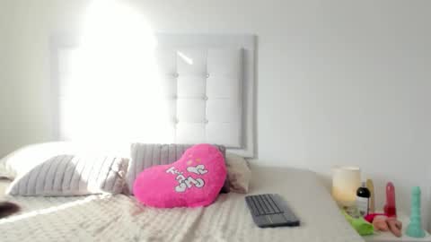 Snapshot of sopphiefox chatting on 10.23.25 Sofia online show from 10.23.25