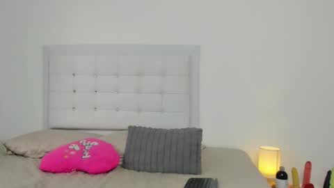 Snapshot of sopphiefox chatting on 10.29.25 Sofia online show from 10.29.25