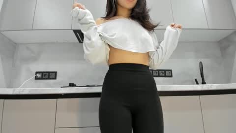 Mia online show from 11.06.25