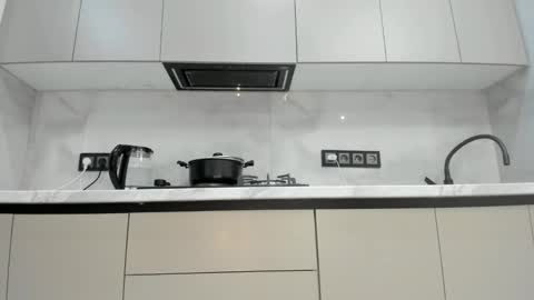 Mia online show from 03.15.26