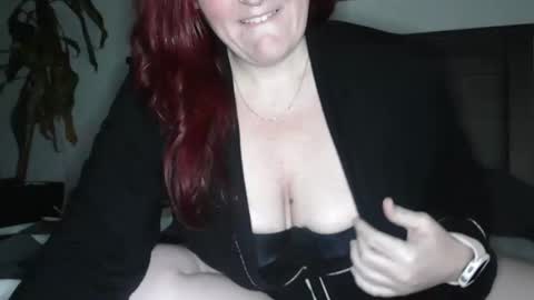 Snapshot of southernelle1 chatting on 03.12.25 SouthernElle online show from 03.12.25