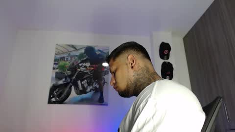 Snapshot of soy_apolo chatting on 11.26.25 soy_apolo online show from 11.26.25