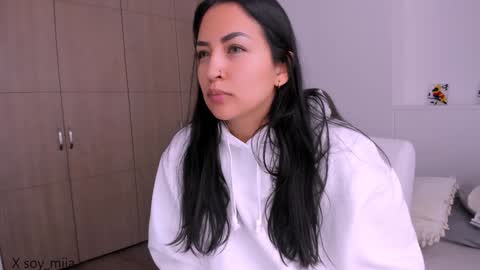 Snapshot of soy_miia chatting on 01.24.25 MIA online show from 01.24.25