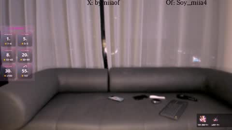 Snapshot of soy_miia chatting on 10.18.25 MIA online show from 10.18.25