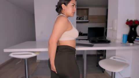 Snapshot of soy_miia chatting on 11.19.25 MIA online show from 11.19.25