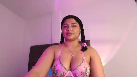 Snapshot of soynerea chatting on 05.11.26 online show from 05.11.26