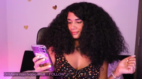 Snapshot of soytropicalfruit chatting on 12.17.24 You want to talk to me more personal follow me in My Channel VIP 50 the discount online show from 12.17.24