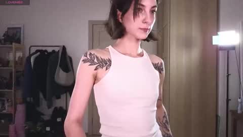 Snapshot of space_x_roxy chatting on 10.08.25 Roxy online show from 10.08.25