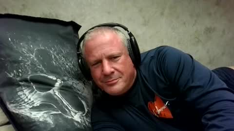 Snapshot of spankmebitches1 chatting on 10.06.25 Slave online show from 10.06.25