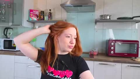 Snapshot of sparky_fox chatting on 05.11.26 Nika online show from 05.11.26