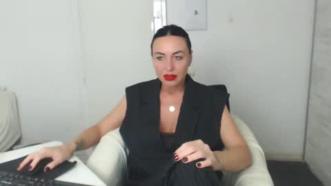 Snapshot of spicemint chatting on 02.02.25 Carla online show from 02.02.25