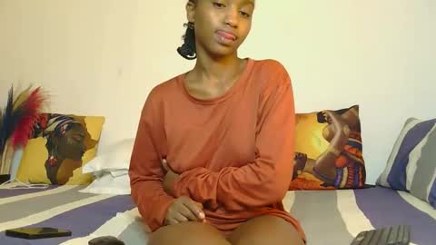 Snapshot of spicy_angels chatting on 12.03.25 Quinter Cheeky online show from 12.03.25