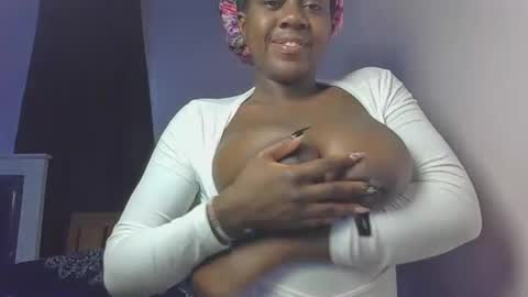 Snapshot of spicy_cherrie chatting on 04.22.26 cherrie online show from 04.22.26