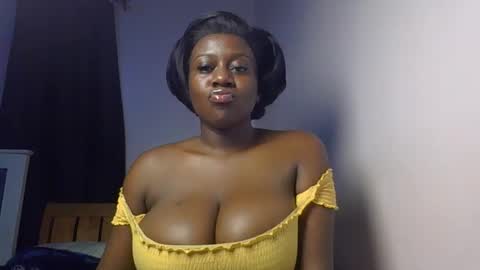 Snapshot of spicy_cherrie chatting on 05.26.26 cherrie online show from 05.26.26