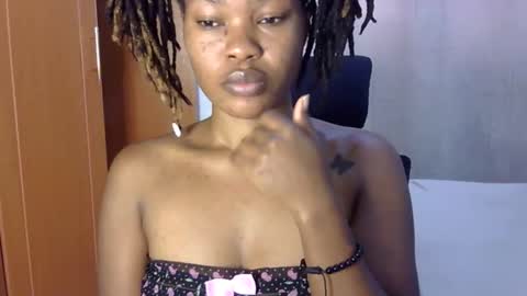 Snapshot of spicy_kerrine chatting on 03.07.25 Spicy kerrine online show from 03.07.25