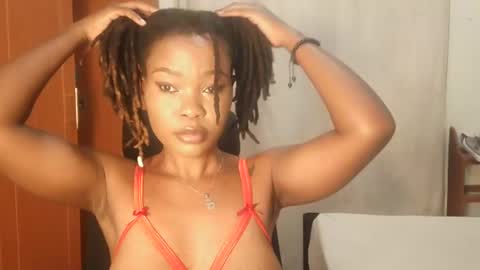 Snapshot of spicy_kerrine chatting on 03.08.25 Spicy kerrine online show from 03.08.25