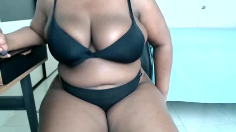 SPICYCHOCSTRAW online show from 02.04.26