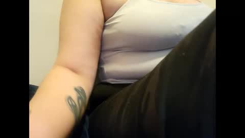 Snapshot of spinnerbitch chatting on 03.10.25 Vanessa Spade online show from 03.10.25