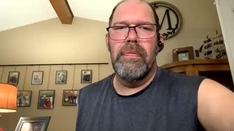 Snapshot of squirreldiamond chatting on 05.16.26 squirreldiamond online show from 05.16.26