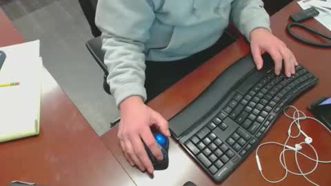 Snapshot of squirrelly82 chatting on 01.07.25 make me cum c2c talk to me online show from 01.07.25