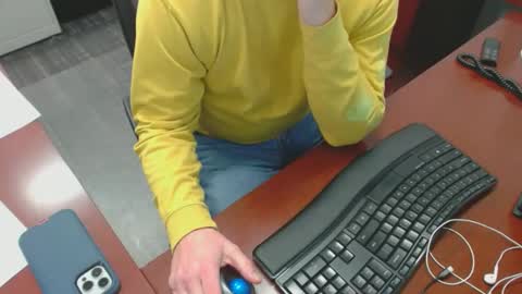 Snapshot of squirrelly82 chatting on 01.13.25 make me cum c2c talk to me online show from 01.13.25