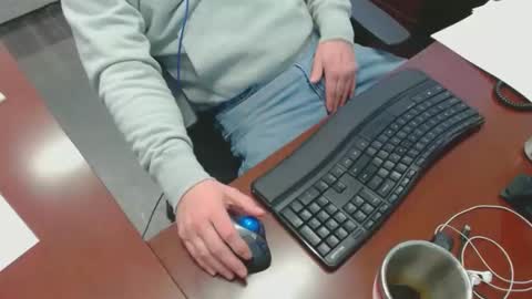 Snapshot of squirrelly82 chatting on 01.21.25 make me cum c2c talk to me online show from 01.21.25