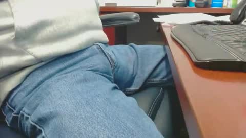 Snapshot of squirrelly82 chatting on 11.10.25 make me cum c2c talk to me online show from 11.10.25