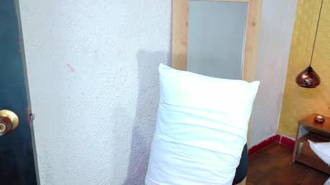 Snapshot of squirter_girl69 chatting on 01.16.25 squirter_girl69 online show from 01.16.25