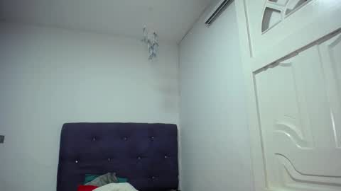 Snapshot of squirter_girl69 chatting on 02.26.25 squirter_girl69 online show from 02.26.25